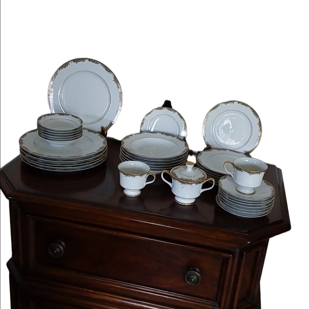 Chateau by Sango #3627 6 Place  setting‎ dinnerware Plus 1 covered Sugar Bowl